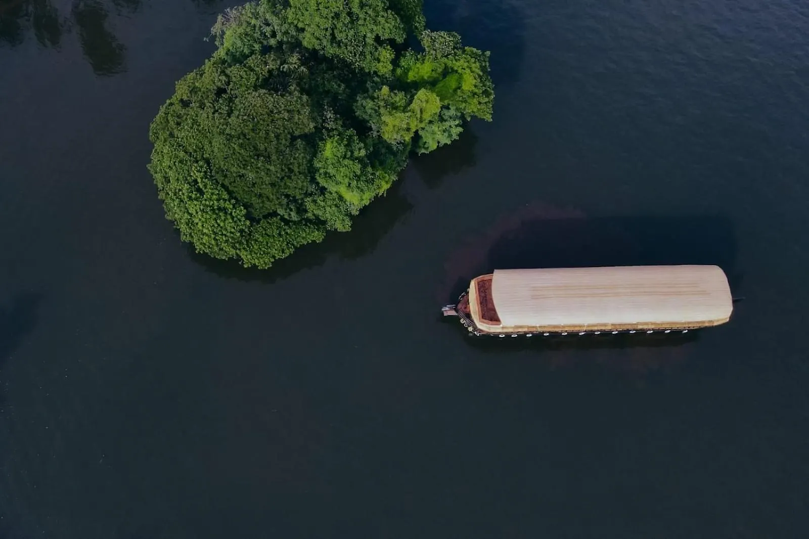 Elegant Boathouse Hotel Alappuzha